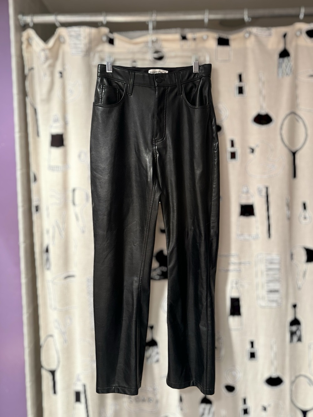 Abercrombie & Fitch High Rise 90s Straight Vegan Leather Pant 4S
